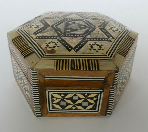 Inlaid box mother pearl - of,
