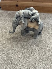 Tuskers Elephant Henry Hitchin' A Ride 91010 Rare