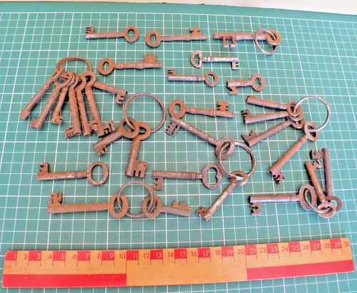 Antique victorian medium - , keys