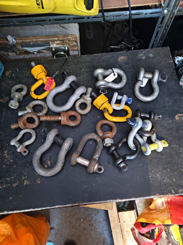 Mixed lot lifting shackles - mixed,