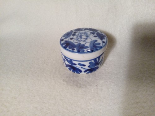 Blue patterned china pill - patterned,