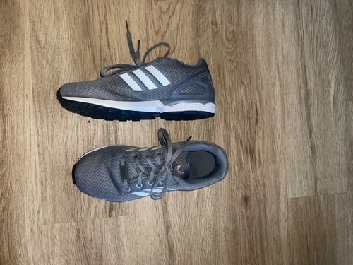 Grey and white adidas flux - white,