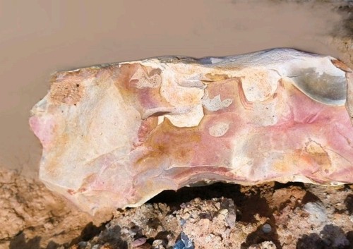 Red pink chert flint - chert/flint, stone