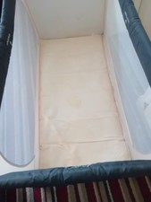 Travel Cot   Folds Up 64cm