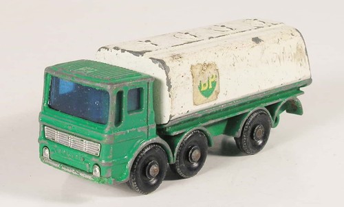 Leyland petrol tanker 32 - petrol,