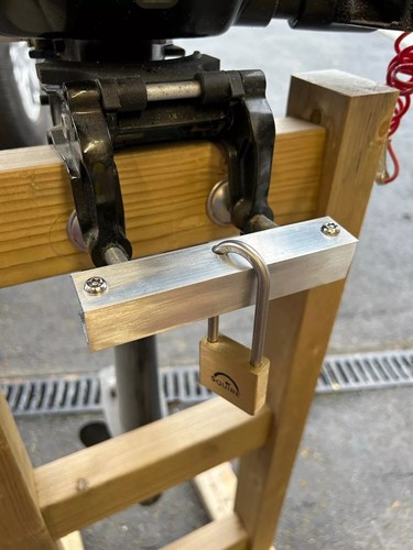 Aluminium outboard motor lock - outboard,