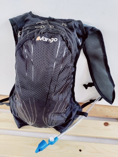 Bnwt black vango - , h2o