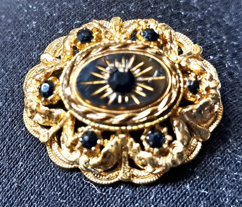 Vintage sphinx gold tone - sphinx,