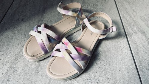 Walk right girls summer - walk,