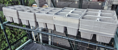 Box 6 cell grey used - of, /