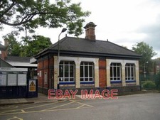 PHOTO  POYNTON STATION WAITING