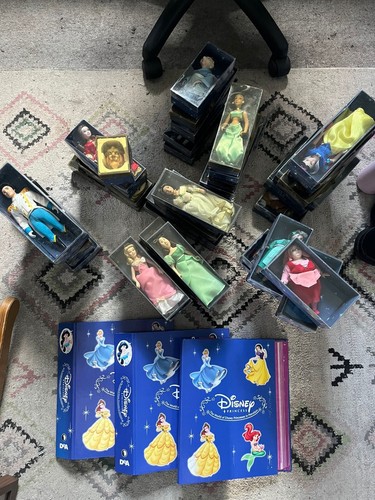 Full deagostini disney dolls - full,