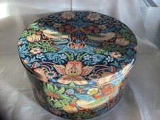 William Morris Strawberry Thief  Large `27 cm Cake Tin