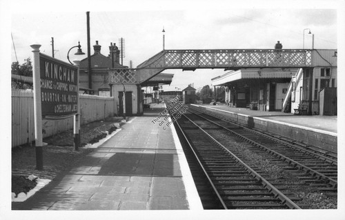 Kingham train station - train,