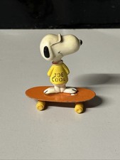 SNOOPY JOE COOL SKATEBOARD FIGURE UNITED FEATURE SYNDICATE 1958,1966