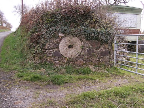 Photo redundant mill stone - photo,
