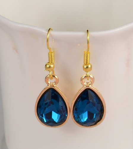 Small tear drop gold tone - drop,