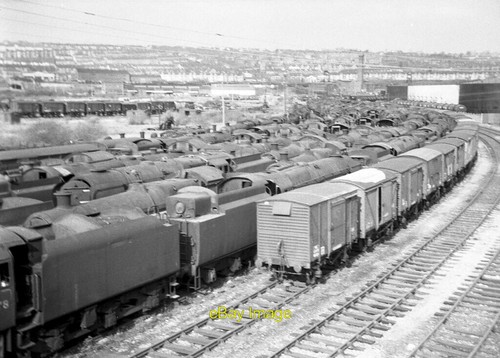 Photo 6x4 woodhams scrapyard - photo,