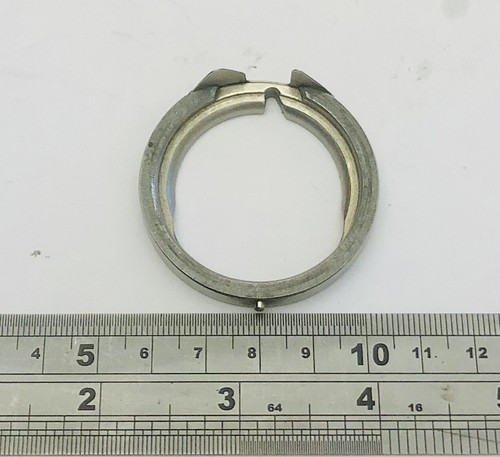 Shuttle race retaining - race/, ring