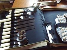 Picnic Set for 4 Unused Bag Shoulder Strap Cutlery Plates Breadboard Napkins et