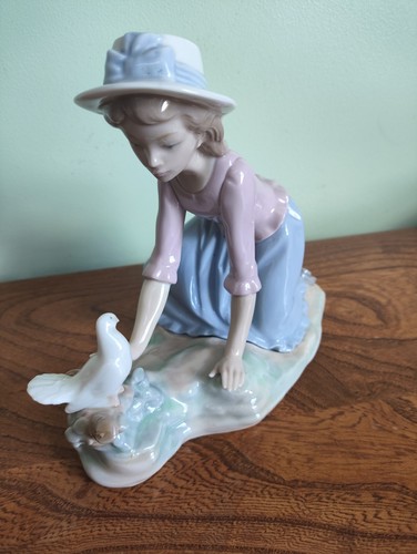 Rare lovely lladro nao figure - rare,
