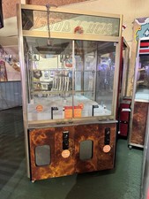 Arcade claw grabber machine