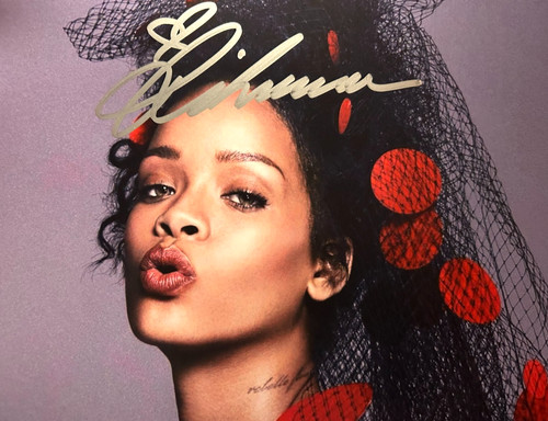Rihanna signed 8x10 - rihanna, inch