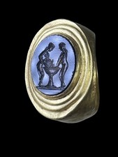 Ancient Roman Gold Ring with Black Agate Intaglio dipting Apollo and Venus 