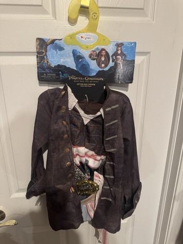 Nwot disney pirates the - disney,