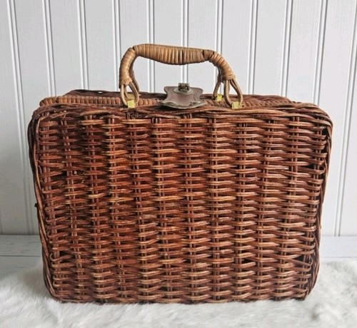 Vintage wicker picnic basket - picnic,
