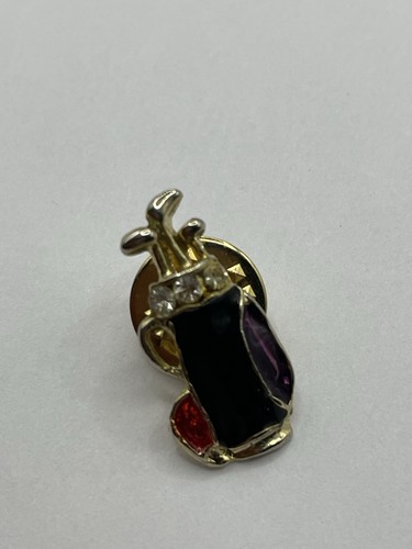 Lapel pin - /, black
