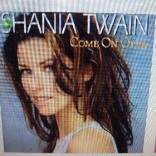 Shaniatwaincome over yamaha - on,