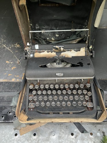Vintage 1940 royal - vintage,