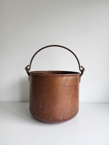 Large copper pot with - pot, cast