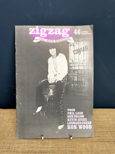 Vintage zig zag rock - zig,