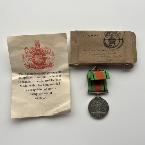 Wwii defence medal box with - in,