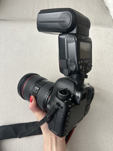 Canon eos series mark - 5d,