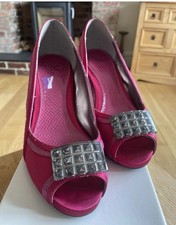 BNIB Evans Size 5 Berry Pink