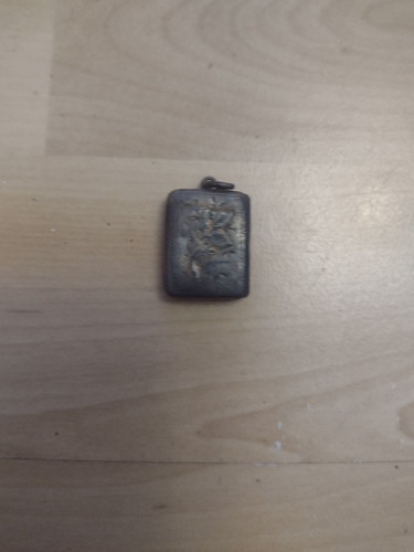 Vintage locket approx 2cm - approx, x