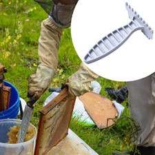 Hive Excluder Cleaning Bee