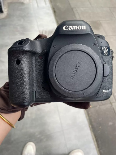 Canon eos mark iii - canon,