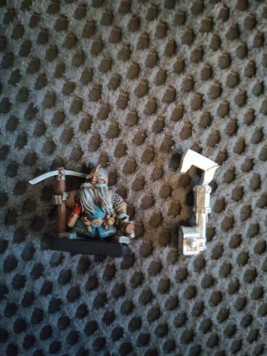 Mordheim dwarf treasure hunter - dwarf,