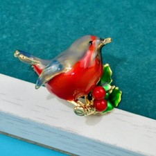 Robin Red Breast Holly Pin