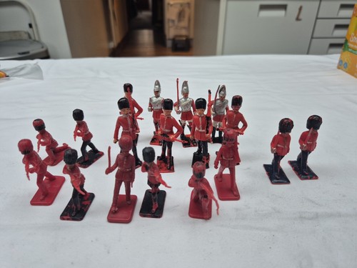 Toy soldiers guards assorted - guards,