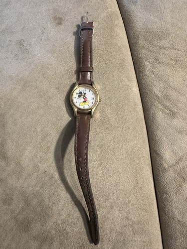 Disney watch mickey - mickey, dial