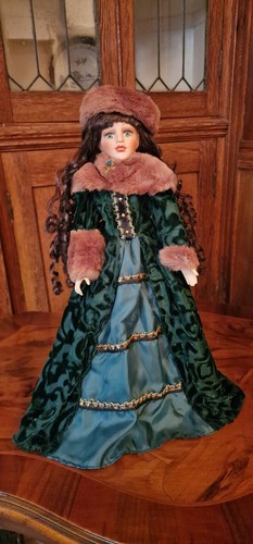 Stunning emerald porcelain - stunning,