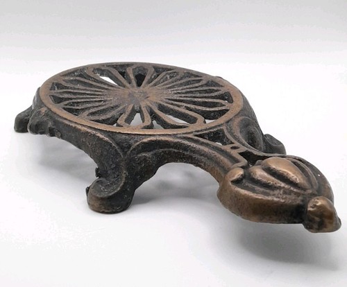 Victorian trivet heavy - heavy,