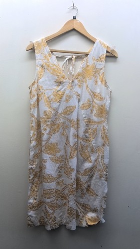 Woman next white gold - /,