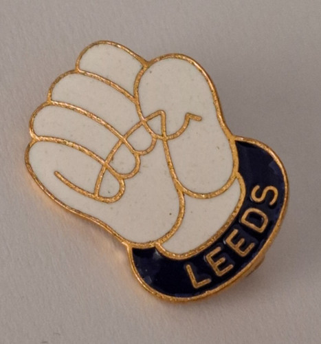 Leeds united vintage fist - united,