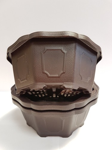 Brand new plastic bonsai - new, pots
